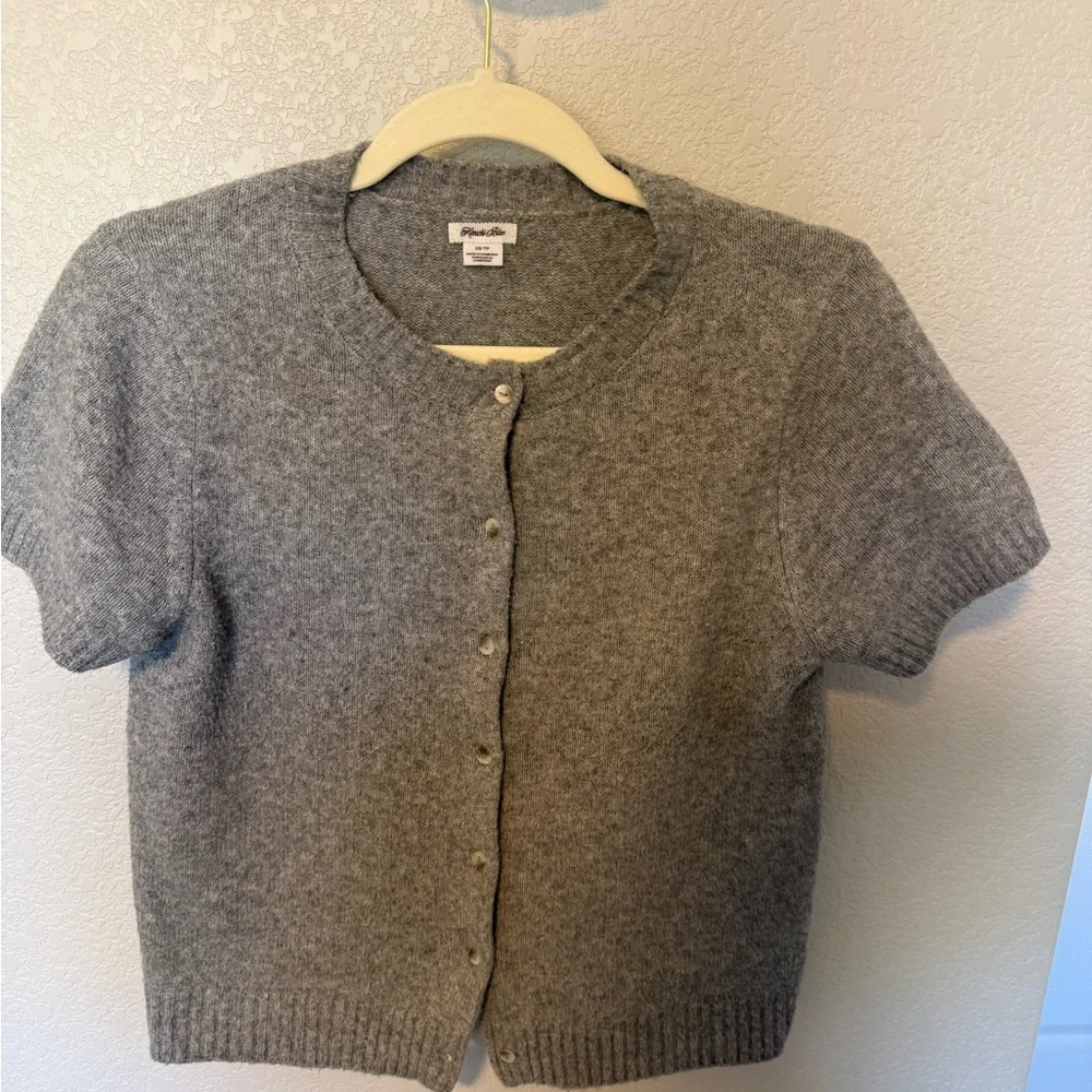 Urban Outfitters Kimchi Blue Short-Sleeve Gray Button-Front Cardigan - Picture 1 of 3